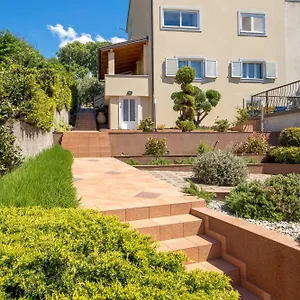 Apartman Mladenka, Kraljevica